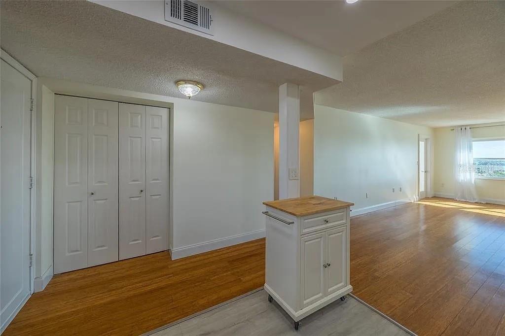 Image 15 of 35 For 4775 Cove Circle 1002