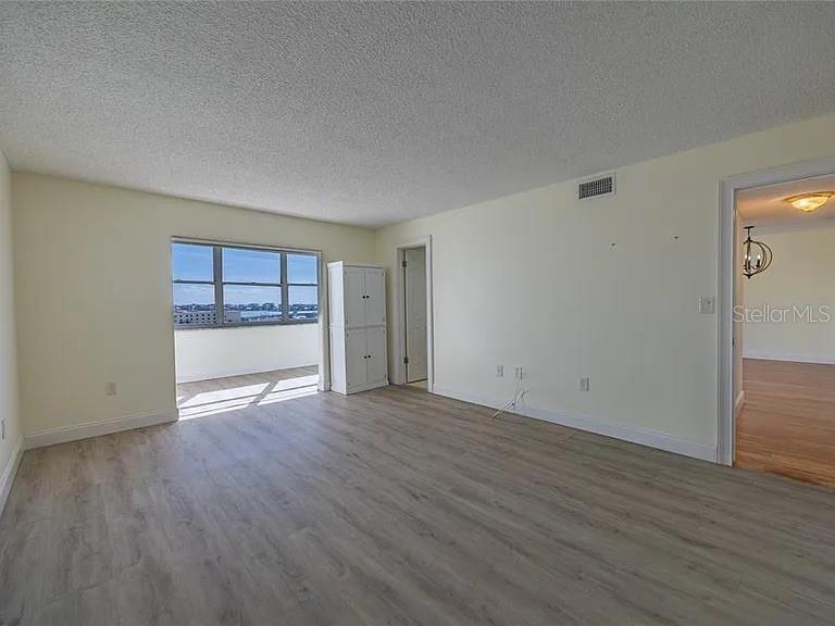 Image 21 of 35 For 4775 Cove Circle 1002