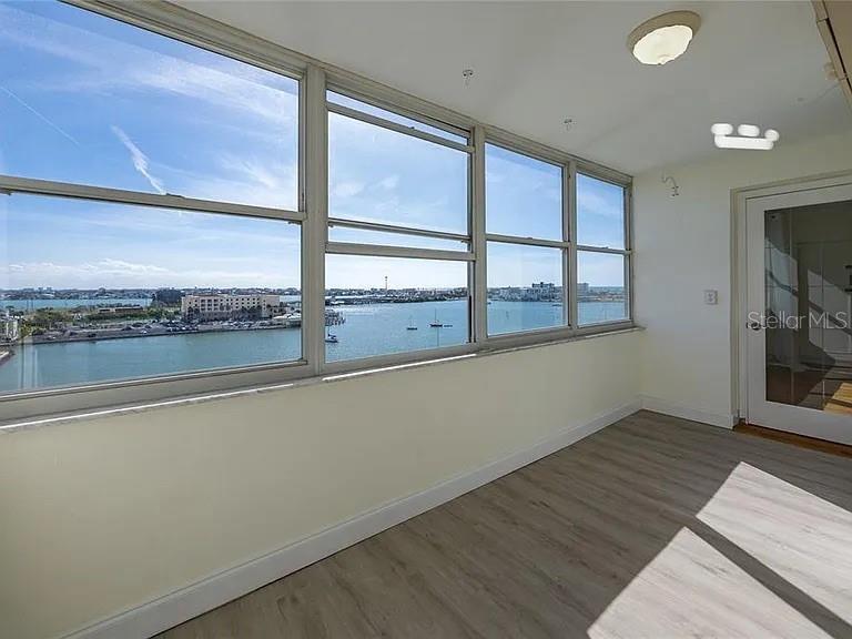 Image 4 of 35 For 4775 Cove Circle 1002