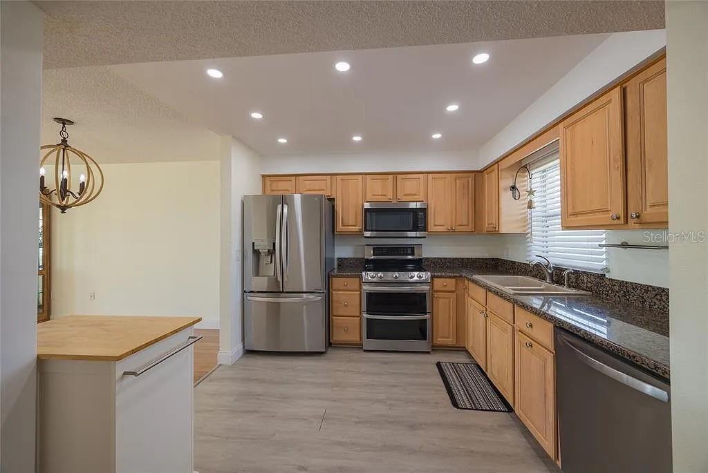 Image 5 of 35 For 4775 Cove Circle 1002