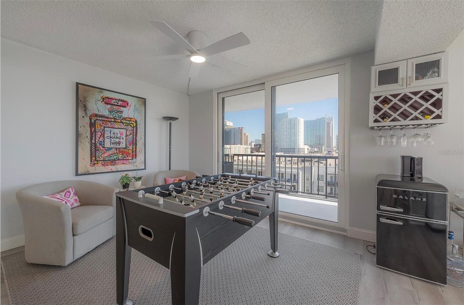 Image 11 of 32 For 201 Laurel Street 1012