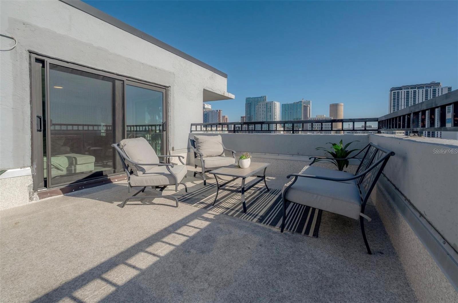 Image 12 of 32 For 201 Laurel Street 1012