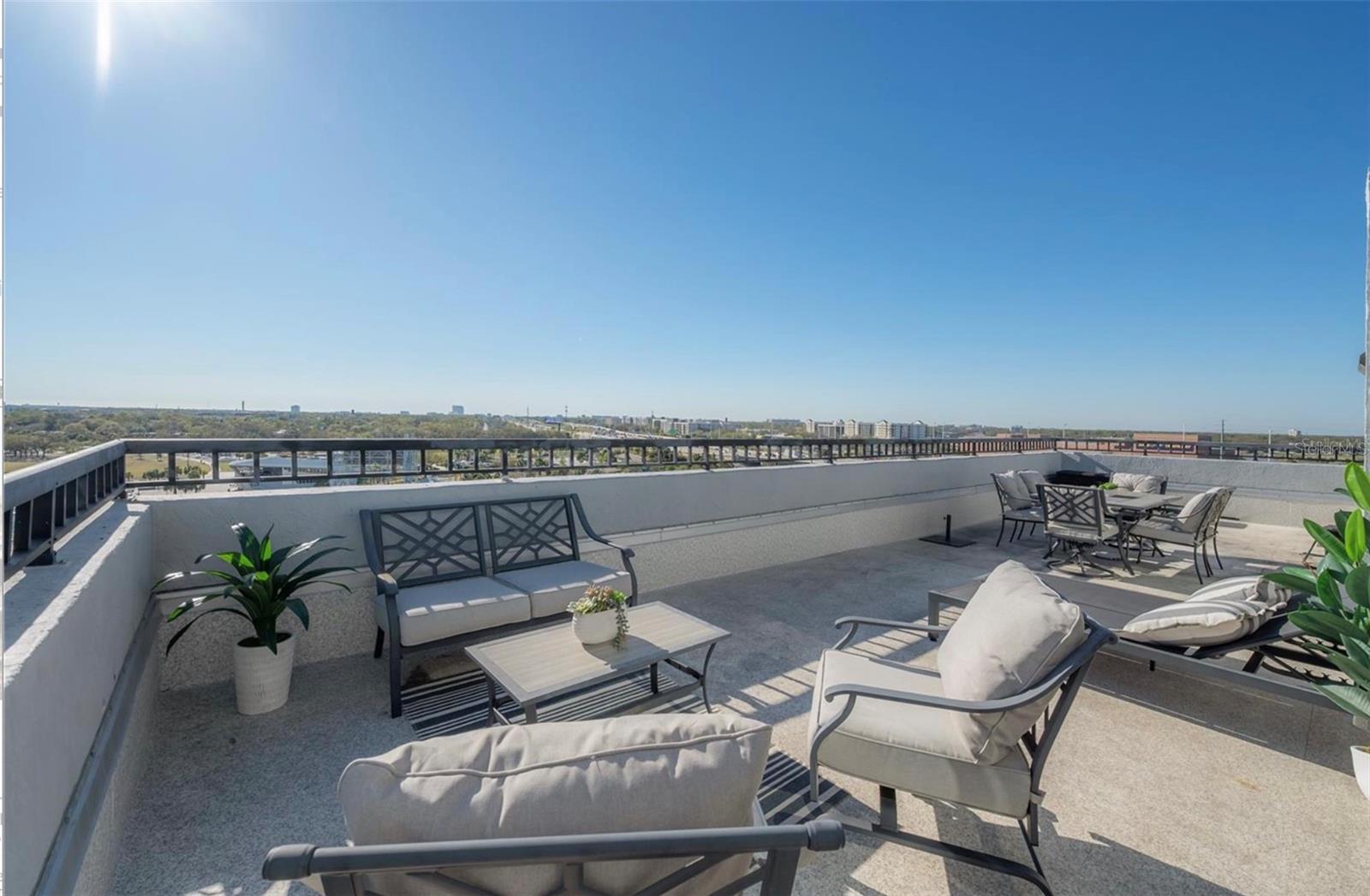 Image 14 of 32 For 201 Laurel Street 1012