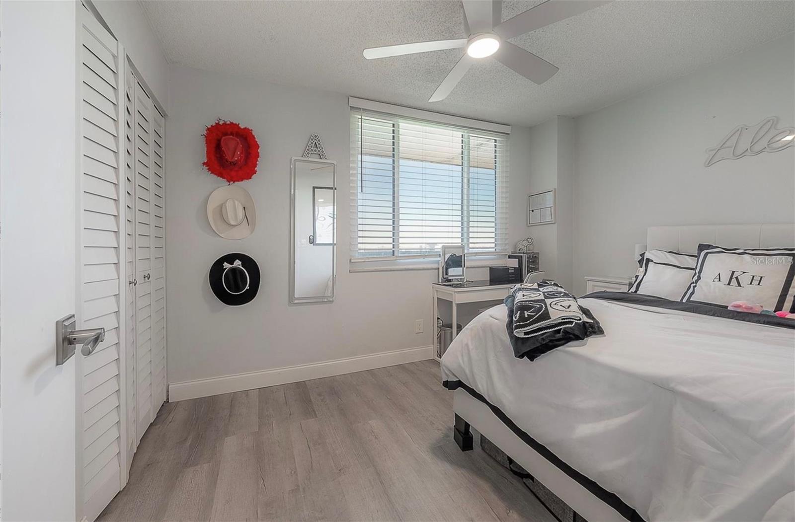 Image 20 of 32 For 201 Laurel Street 1012