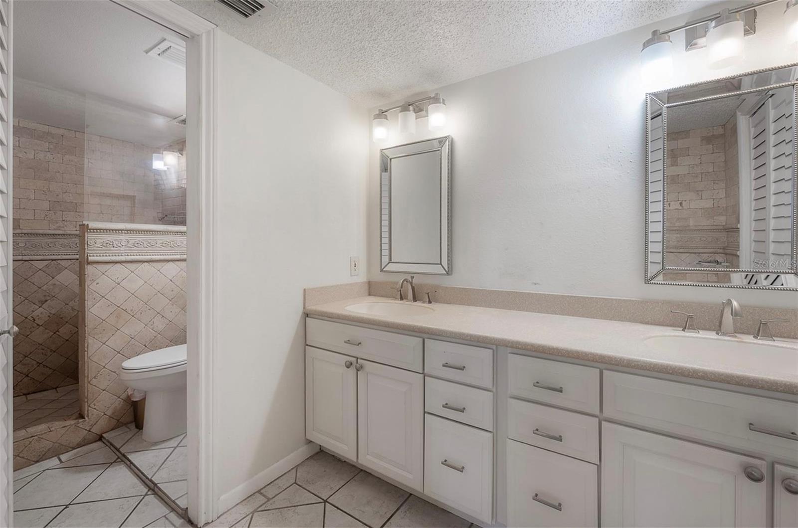 Image 21 of 32 For 201 Laurel Street 1012