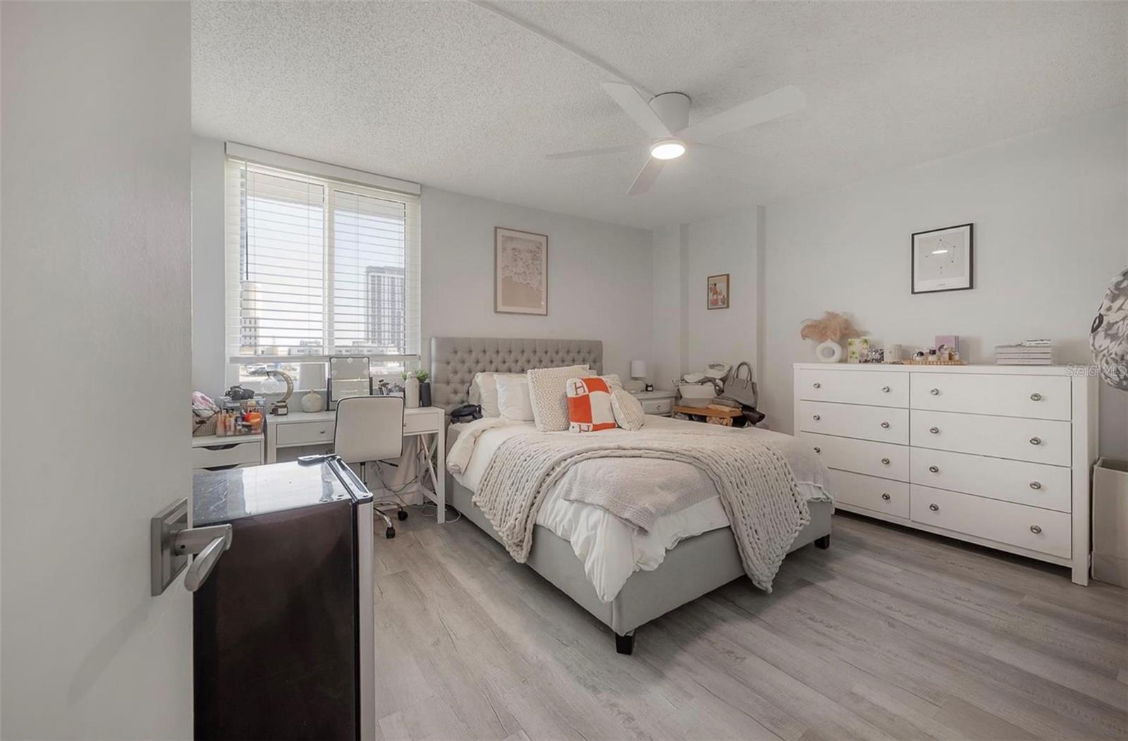 Image 22 of 32 For 201 Laurel Street 1012