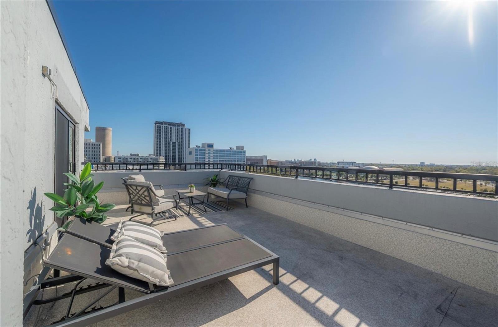 Image 28 of 32 For 201 Laurel Street 1012