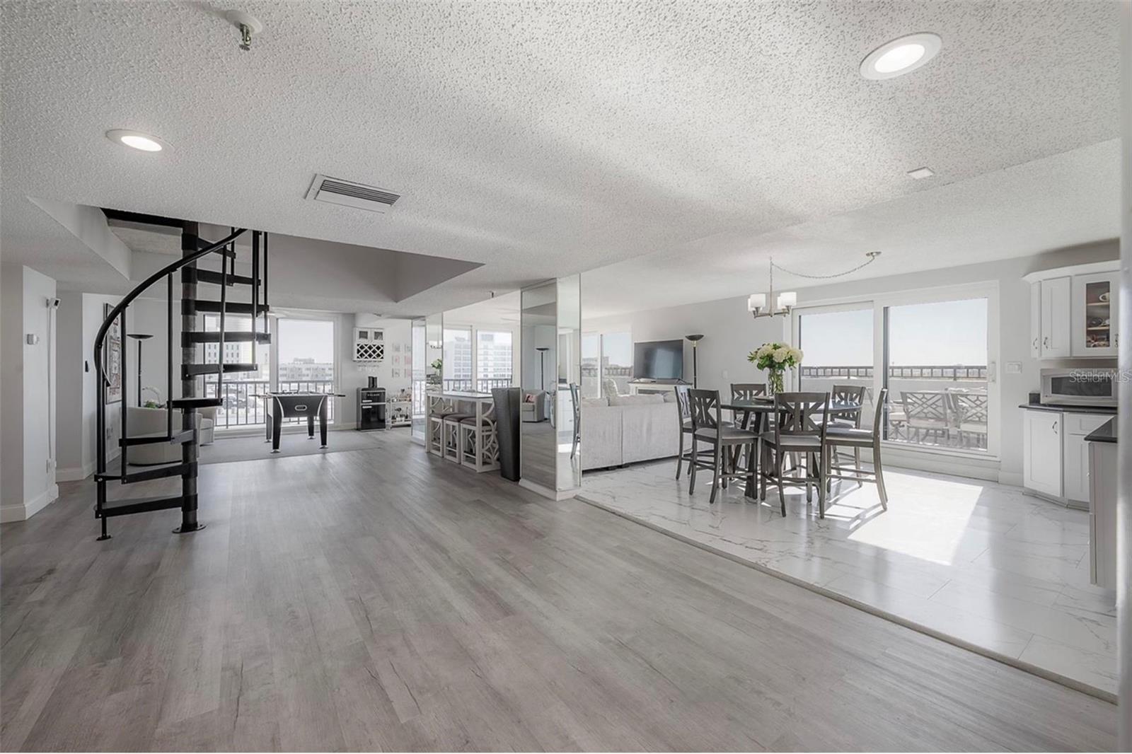 Image 4 of 32 For 201 Laurel Street 1012