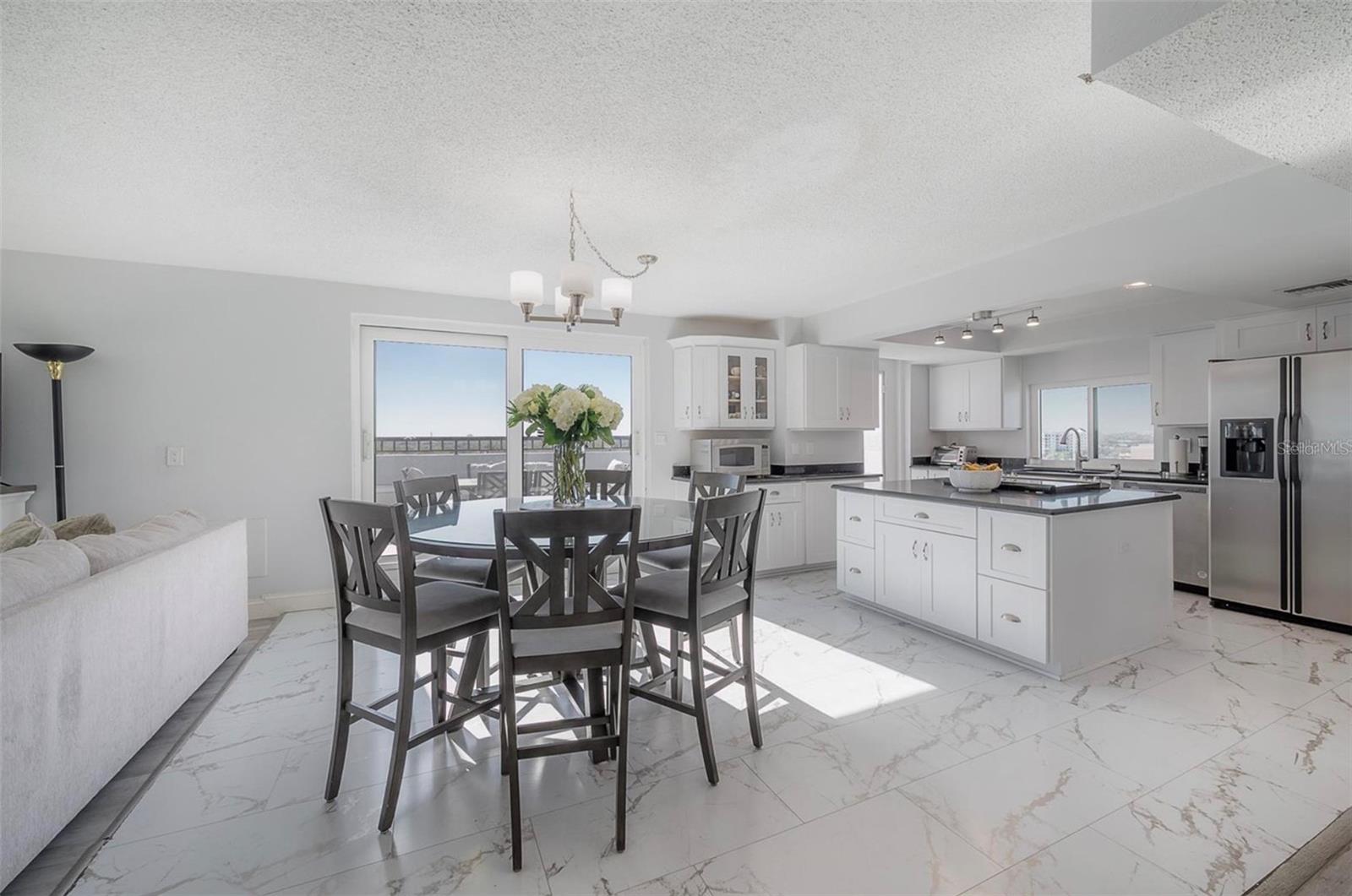 Image 6 of 32 For 201 Laurel Street 1012