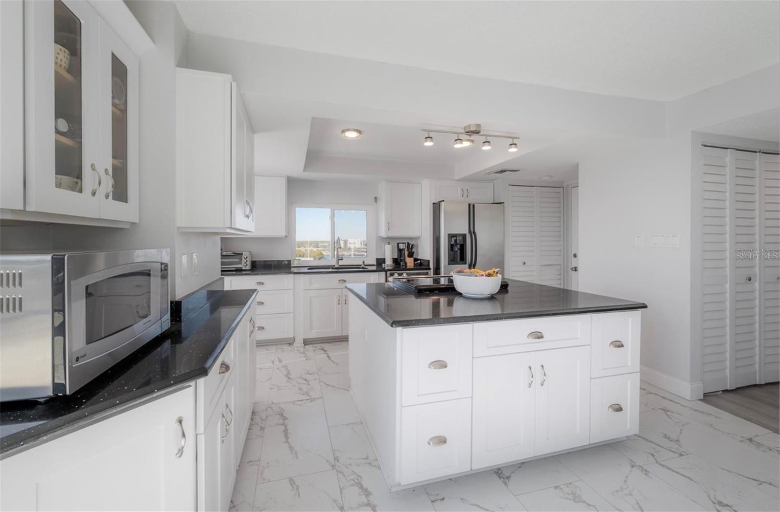 Image 8 of 32 For 201 Laurel Street 1012