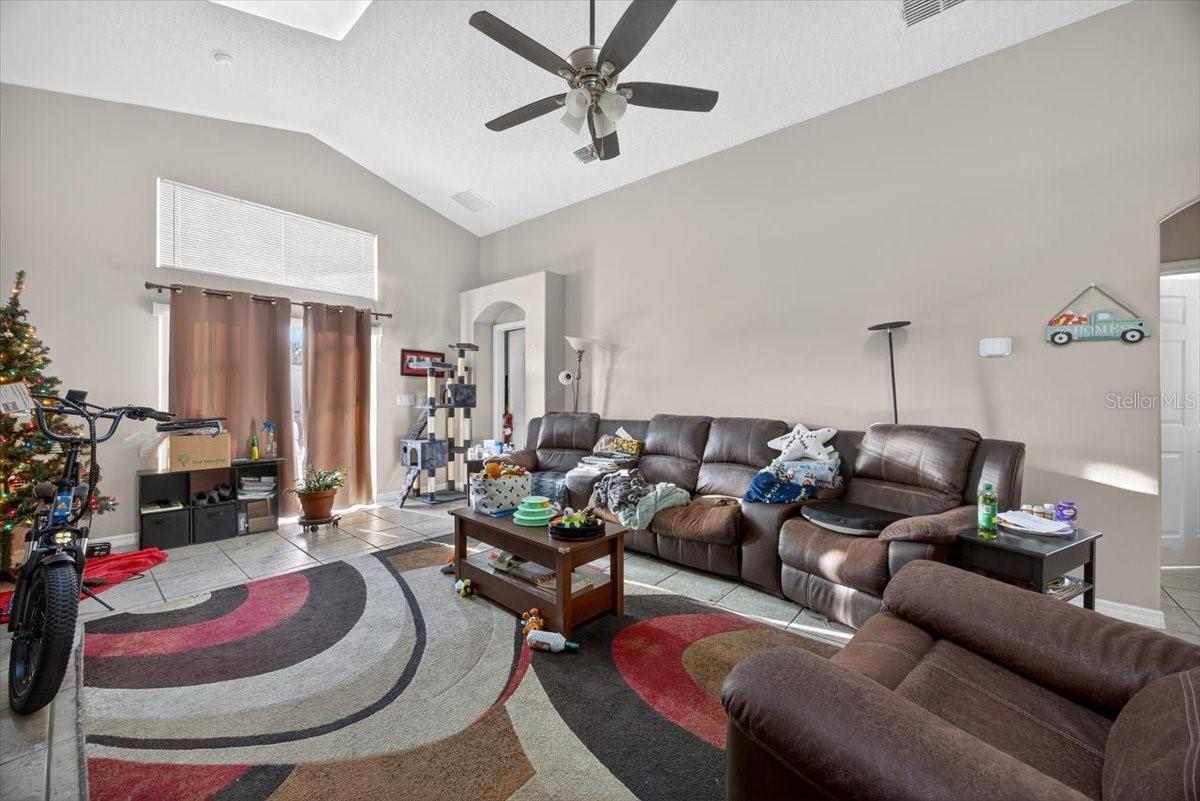 Image 4 of 25 For 15732 Heron Hill Street