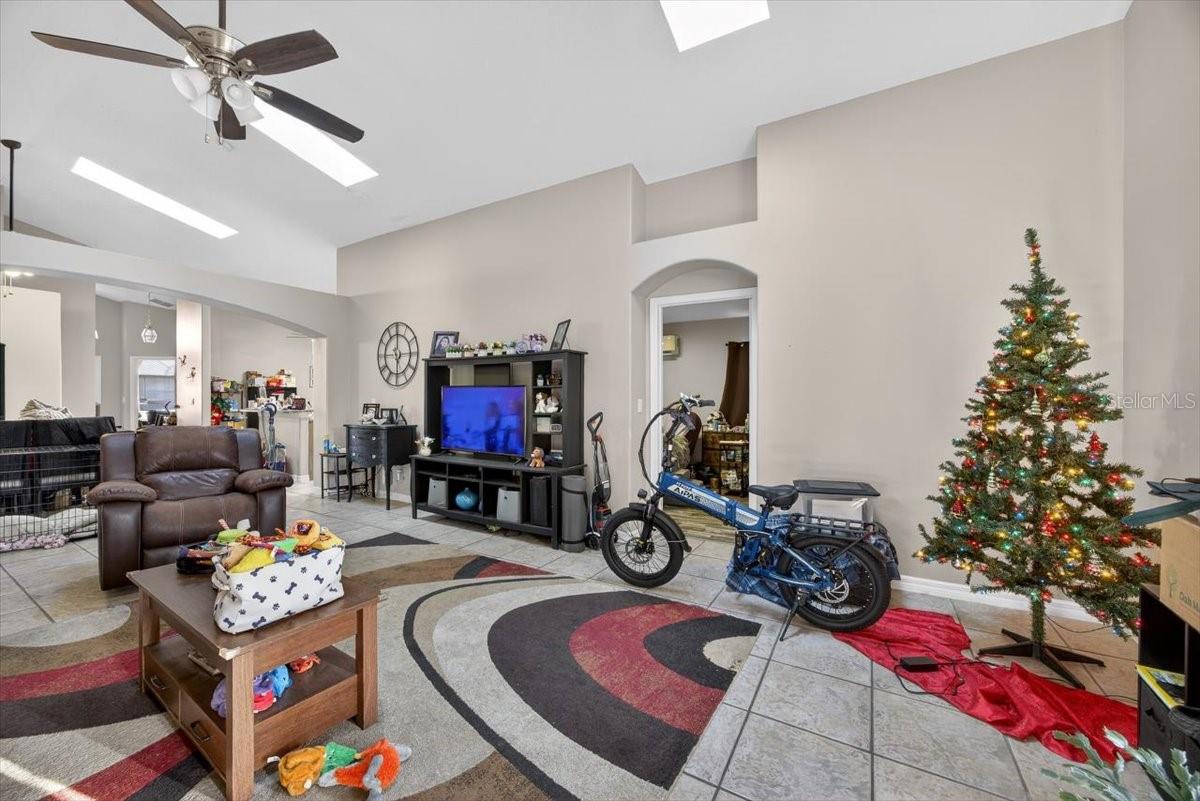 Image 5 of 25 For 15732 Heron Hill Street