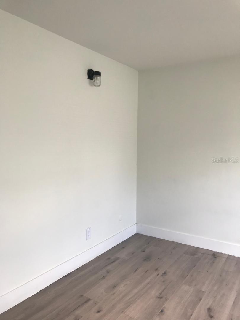 Image 12 of 13 For 3206 Azeele Street 102