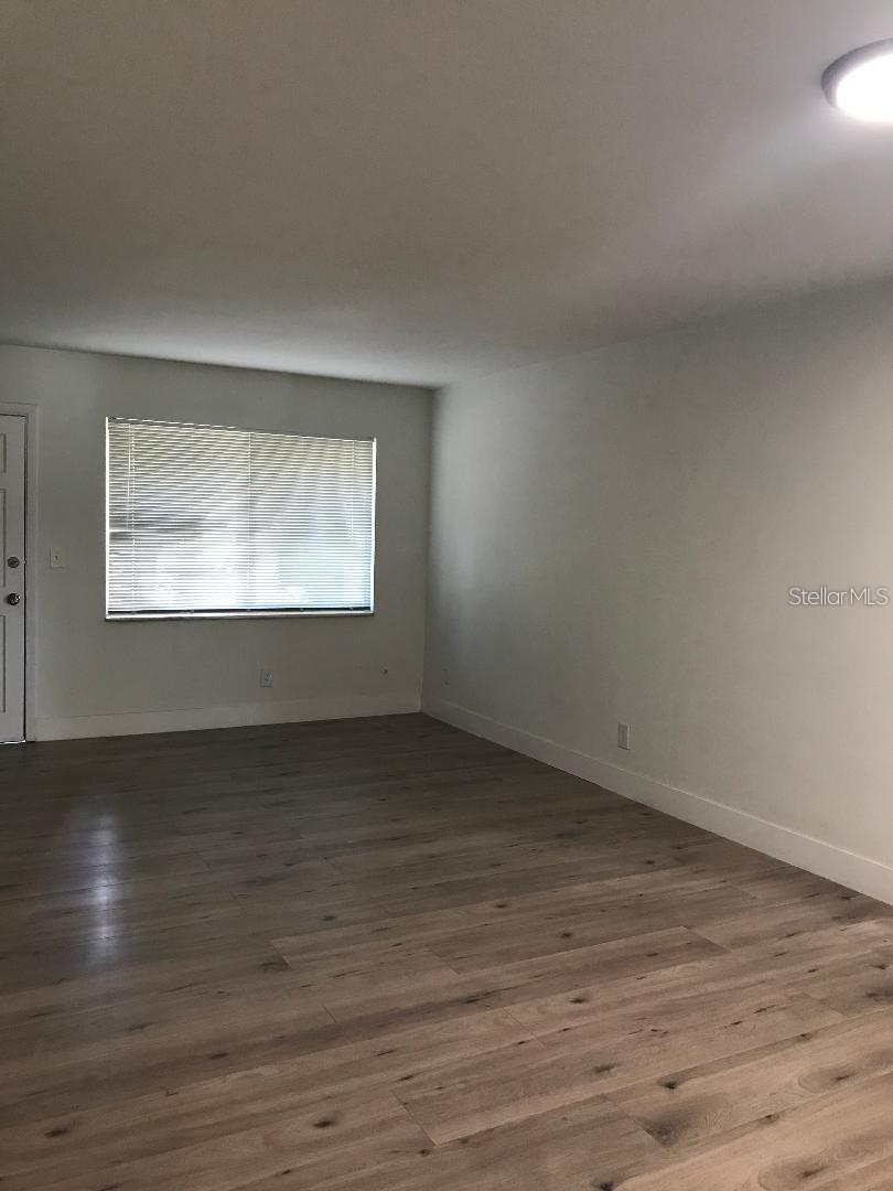 Image 7 of 13 For 3206 Azeele Street 102