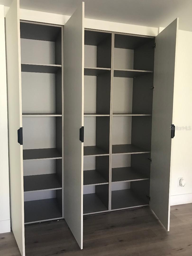 Image 8 of 13 For 3206 Azeele Street 102