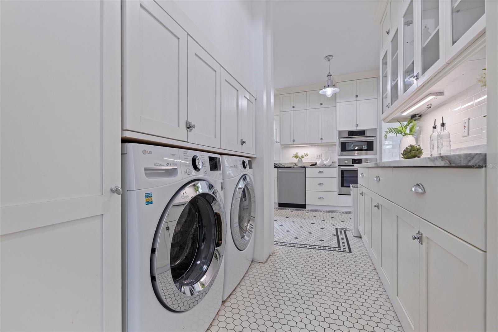 Image 13 of 54 For 1920 Cherry Street Ne