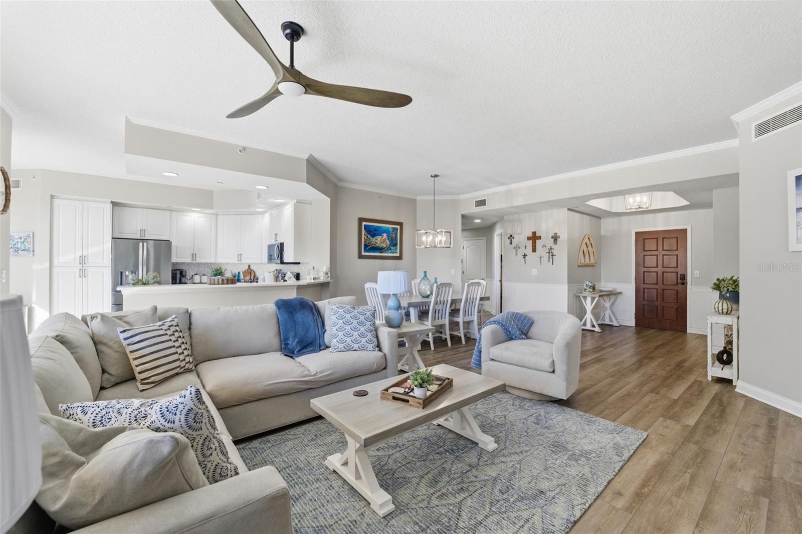 Image 14 of 50 For 521 Mandalay Avenue 307