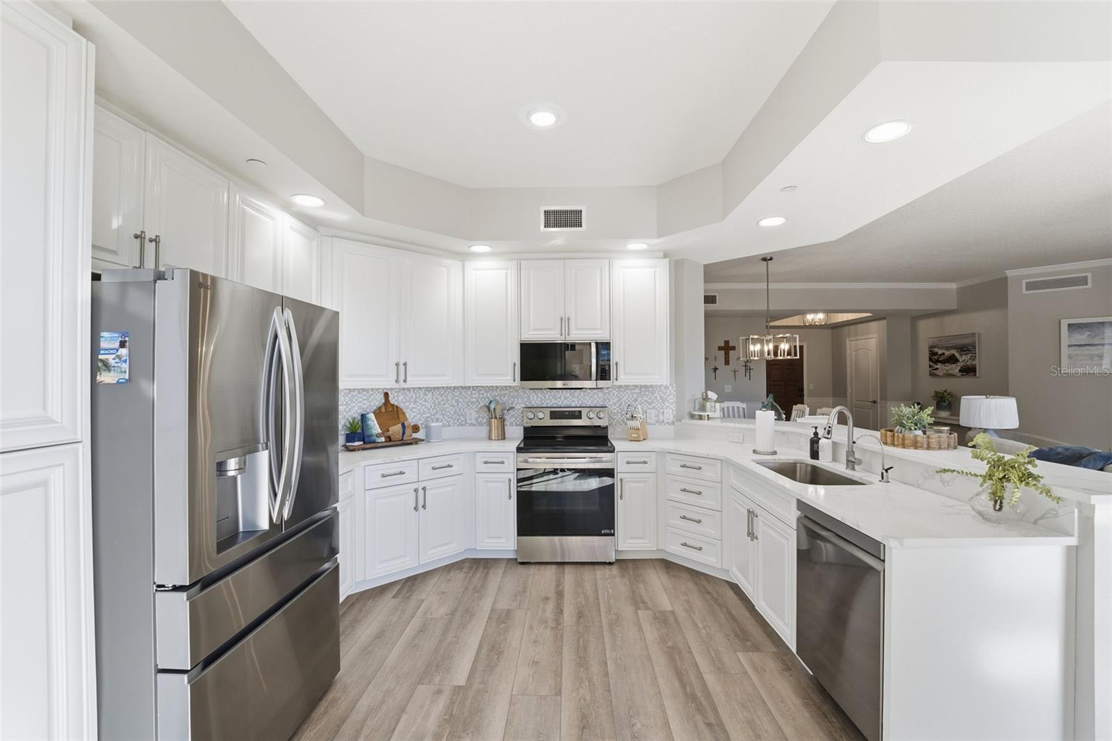 Image 17 of 50 For 521 Mandalay Avenue 307