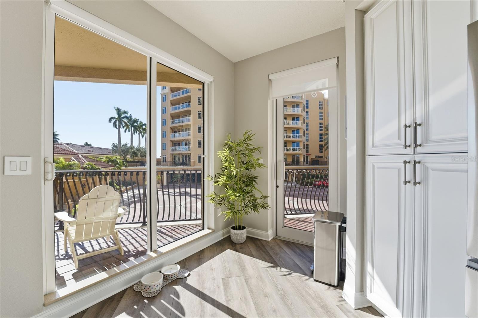 Image 21 of 50 For 521 Mandalay Avenue 307