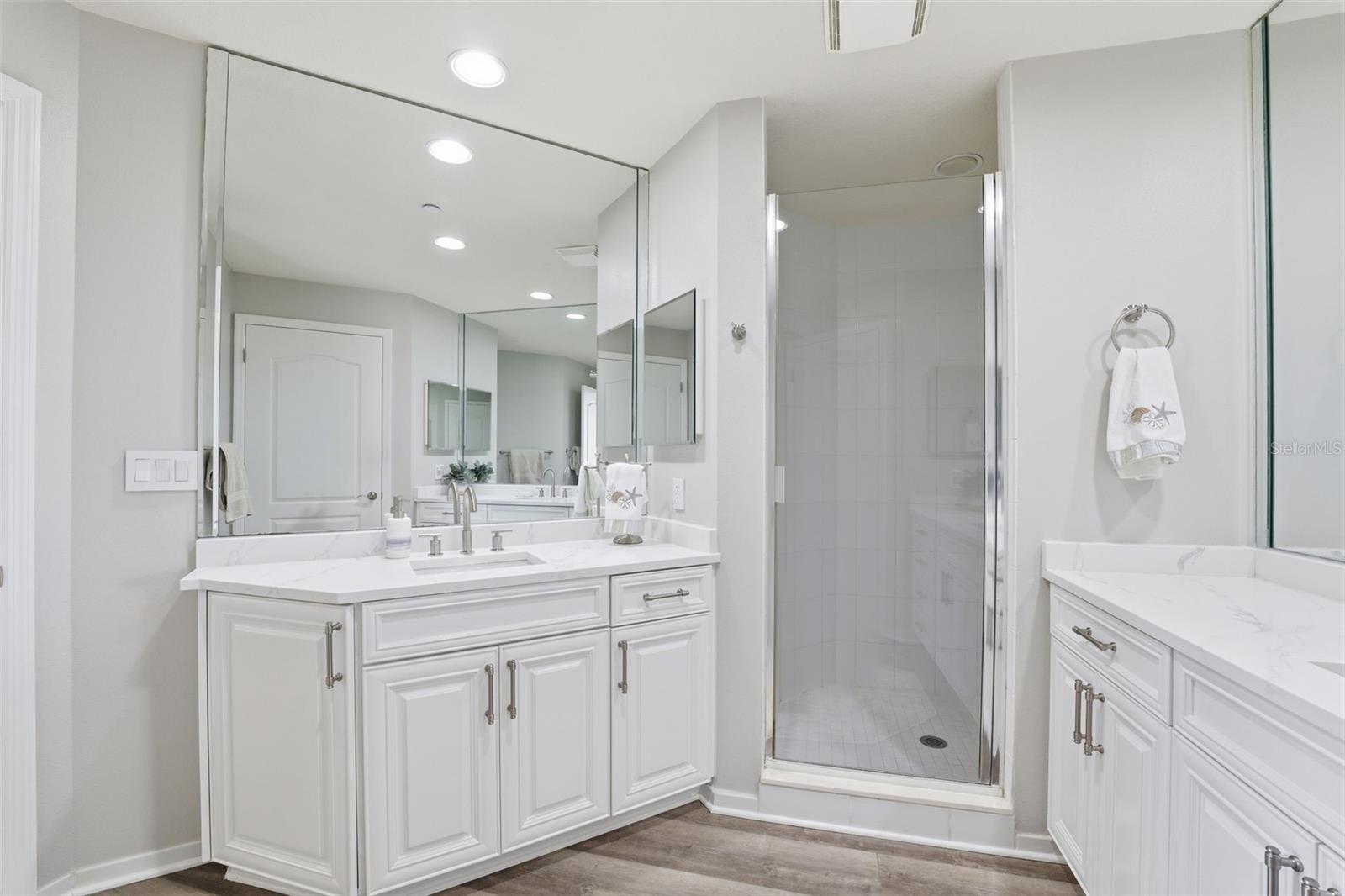 Image 26 of 50 For 521 Mandalay Avenue 307