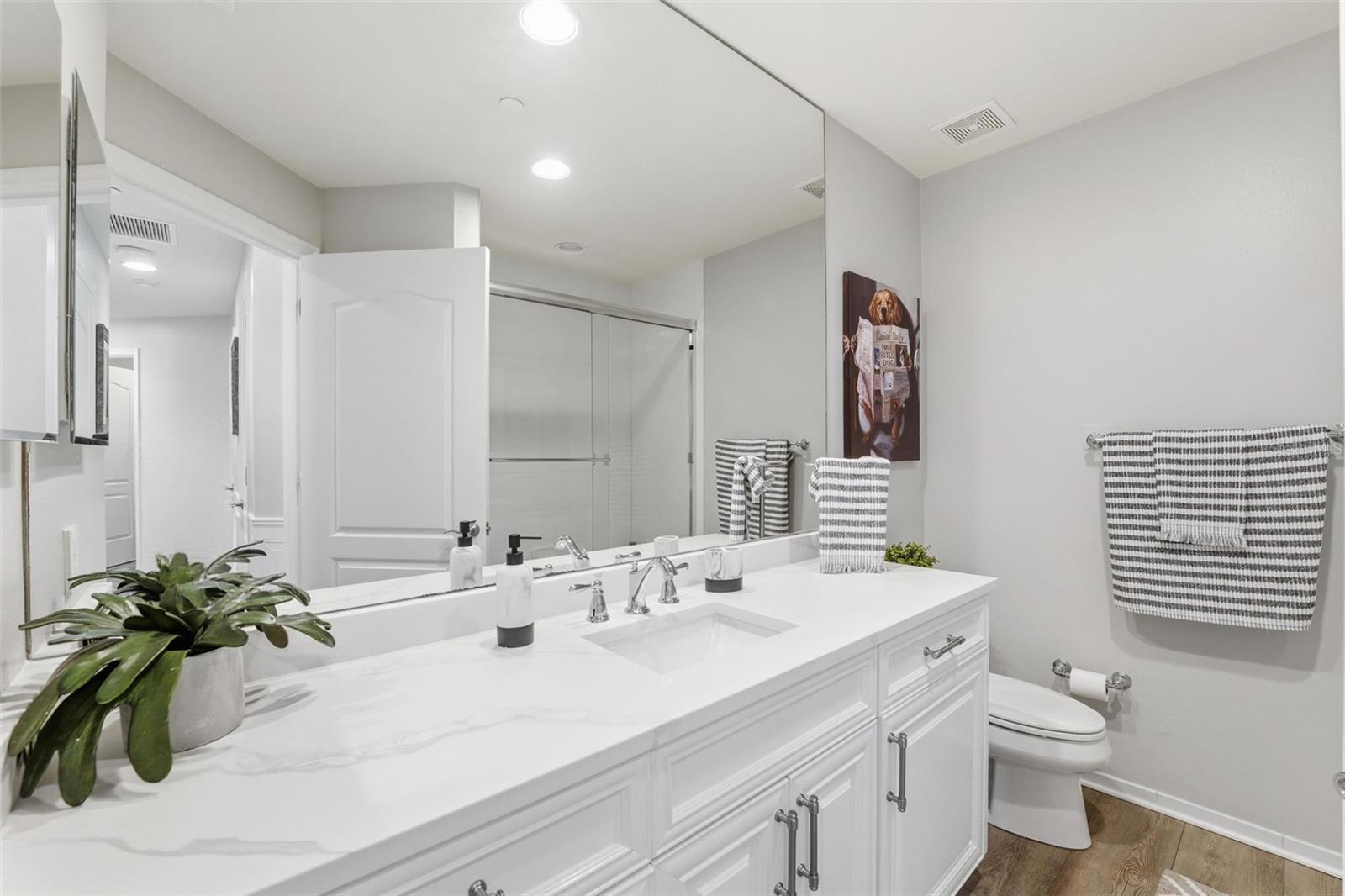 Image 29 of 50 For 521 Mandalay Avenue 307