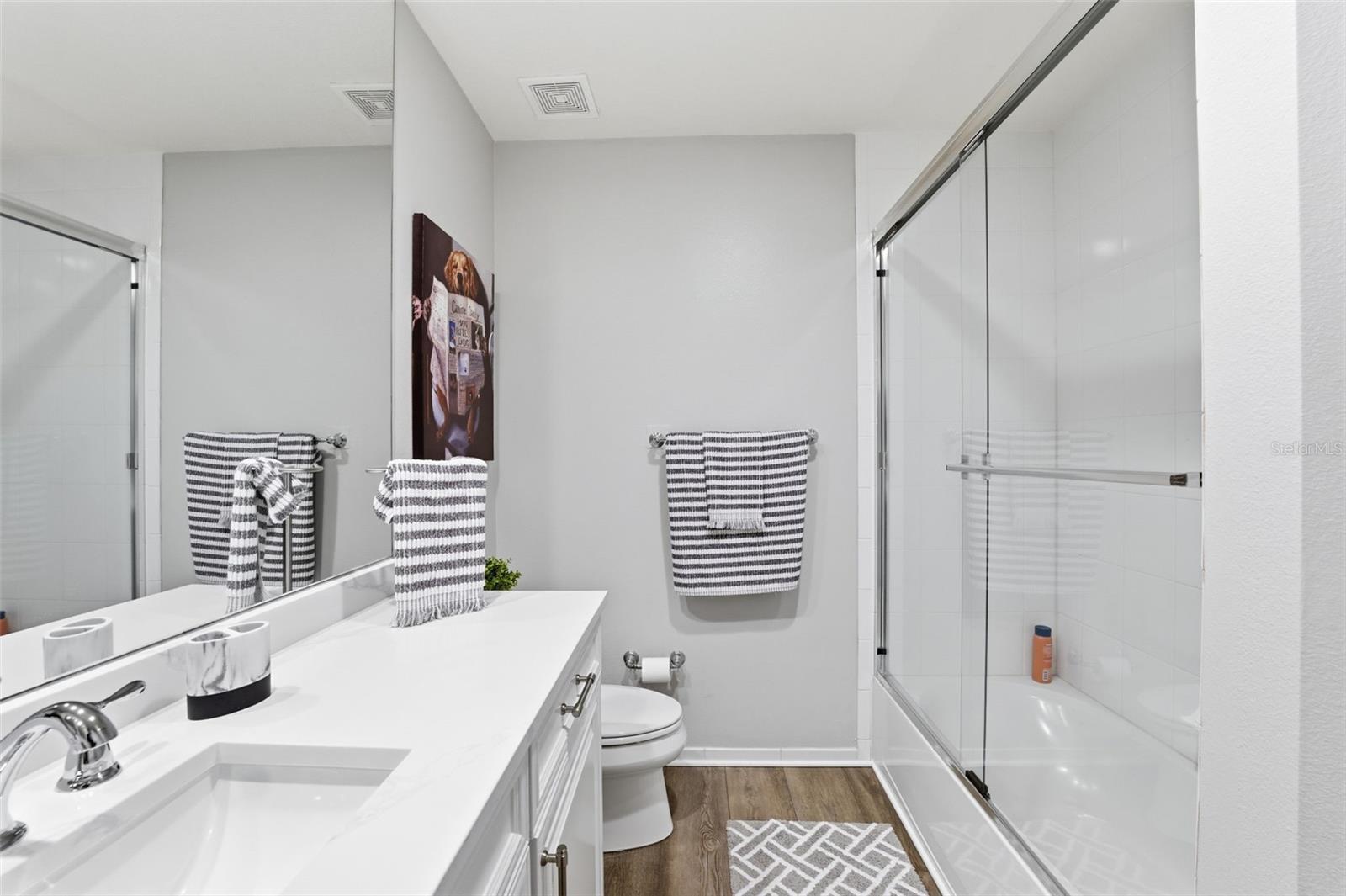 Image 30 of 50 For 521 Mandalay Avenue 307