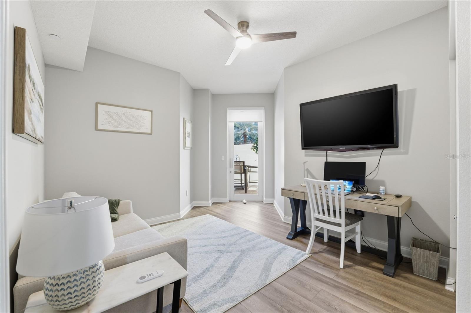 Image 31 of 50 For 521 Mandalay Avenue 307