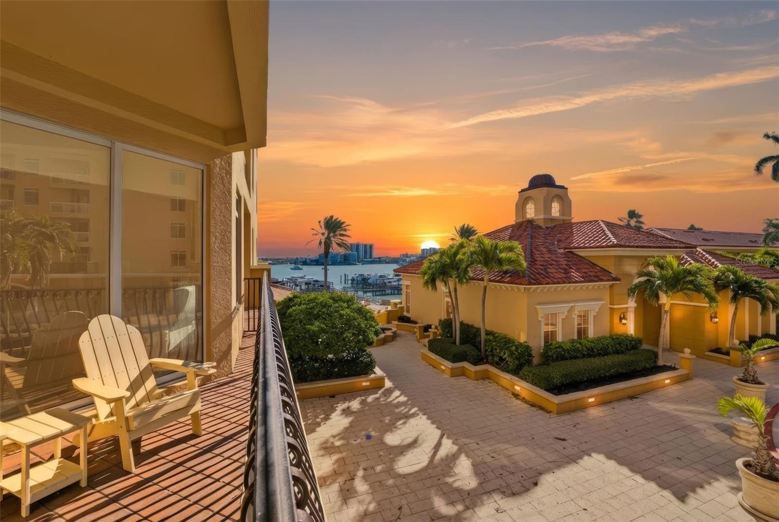 Image 34 of 50 For 521 Mandalay Avenue 307