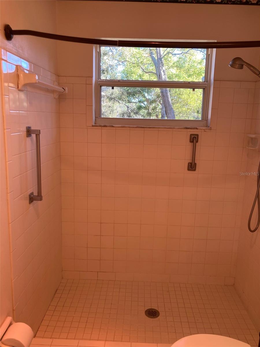 Image 21 of 69 For 5725 80th Street N 315