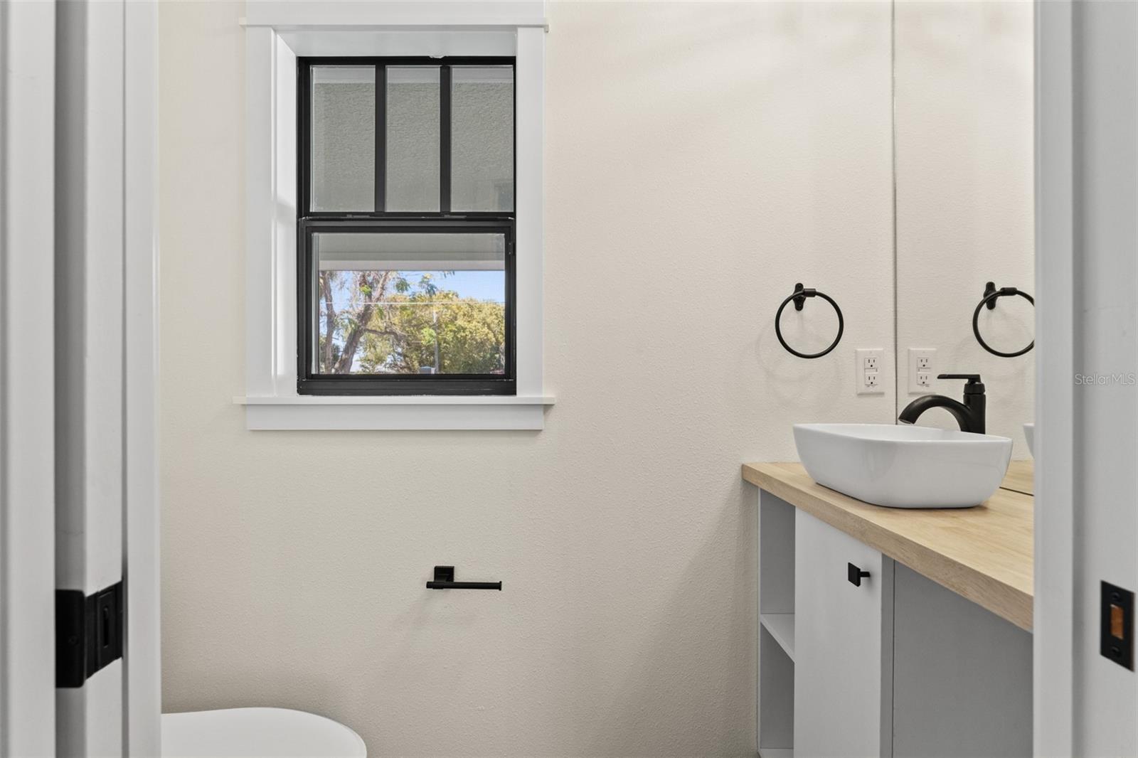 Image 15 of 36 For 2303 Jefferson Street