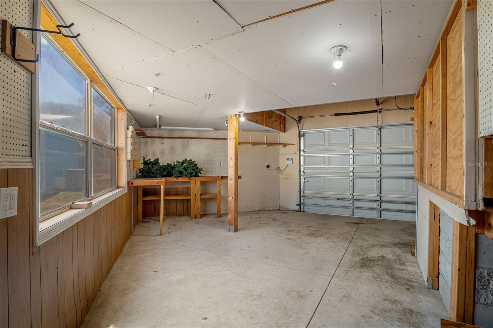 Image 42 of 53 For 102 Woody Court