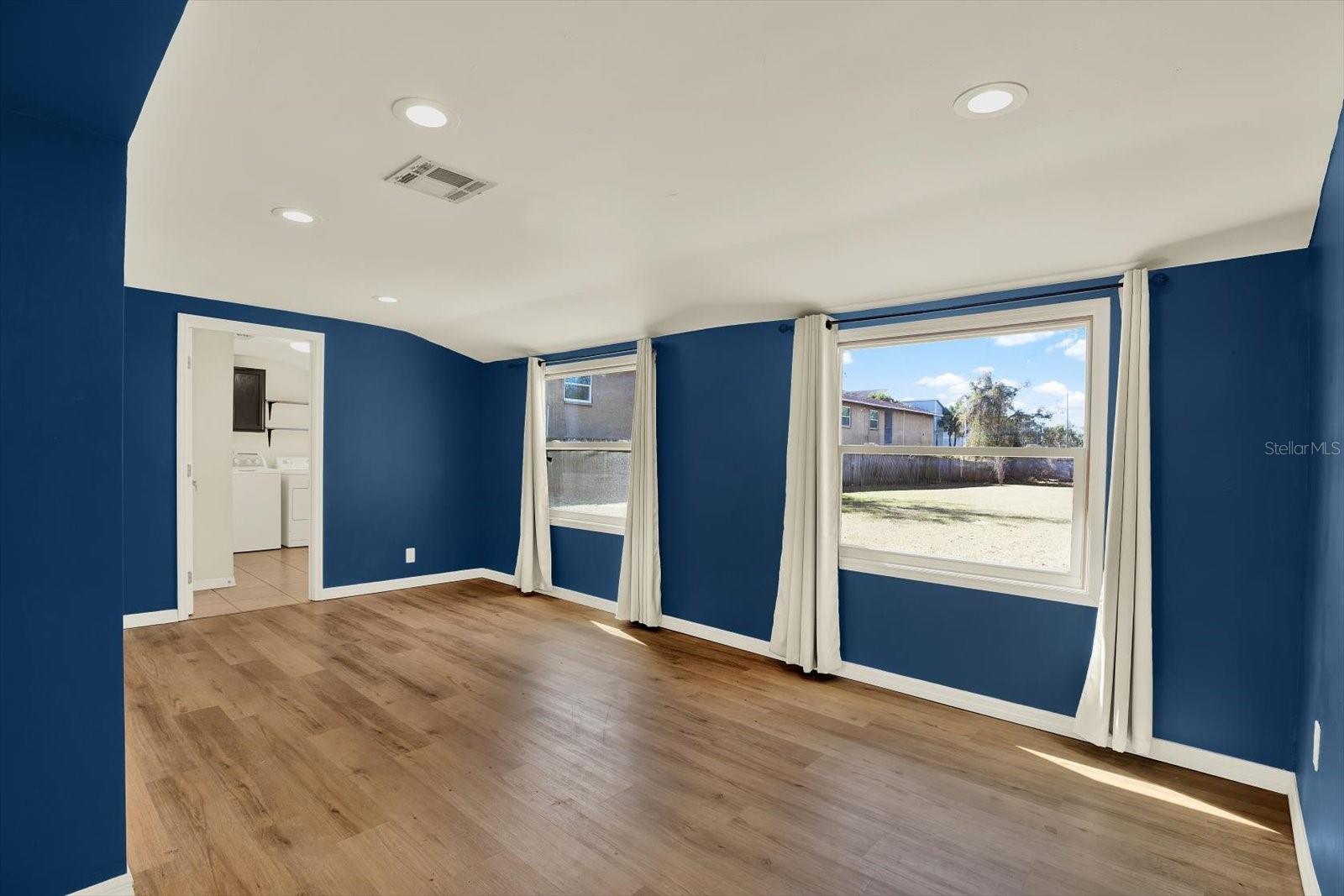 Image 10 of 39 For 11404 52nd Street