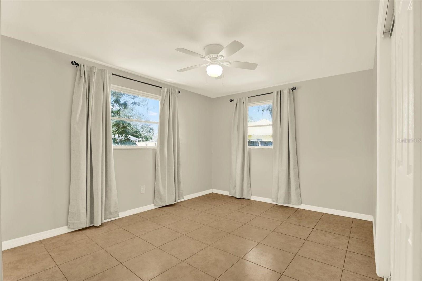 Image 19 of 39 For 11404 52nd Street