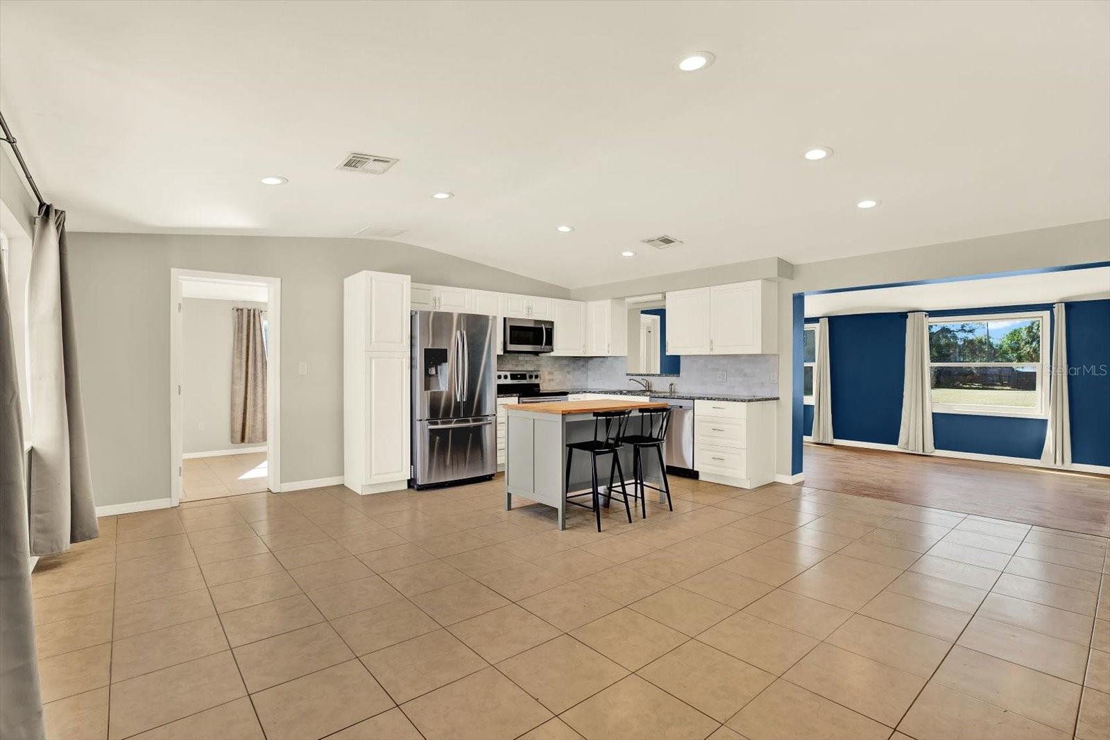 Image 5 of 39 For 11404 52nd Street