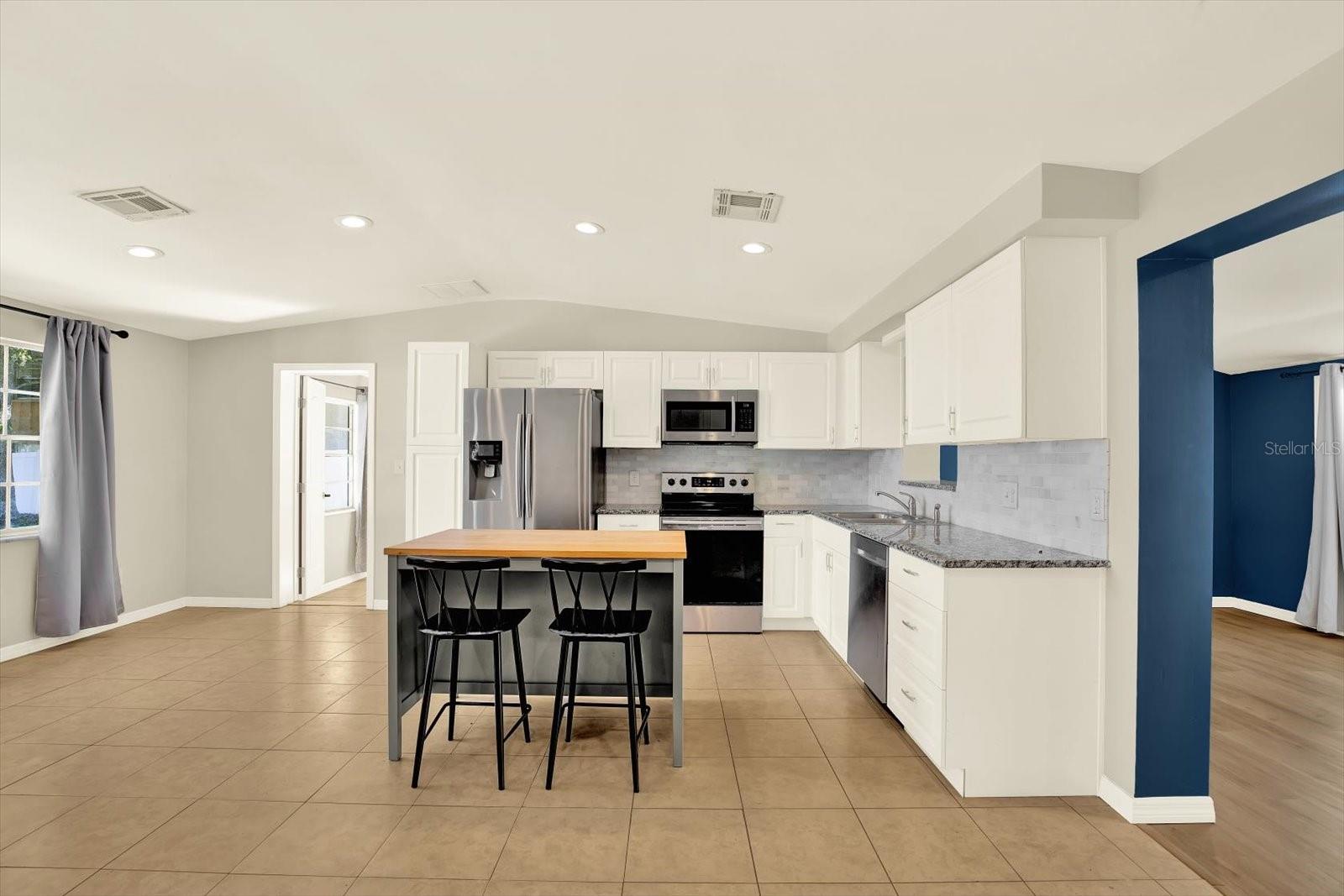 Image 9 of 39 For 11404 52nd Street