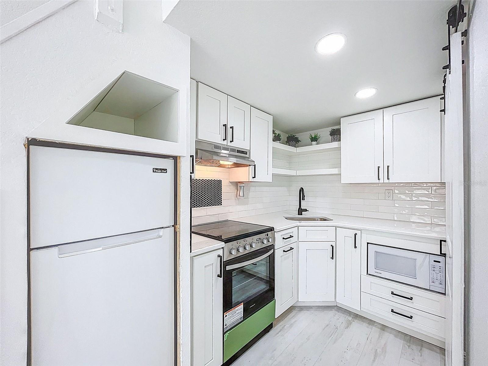 Image 8 of 14 For 1600 Pasadena Dr  A