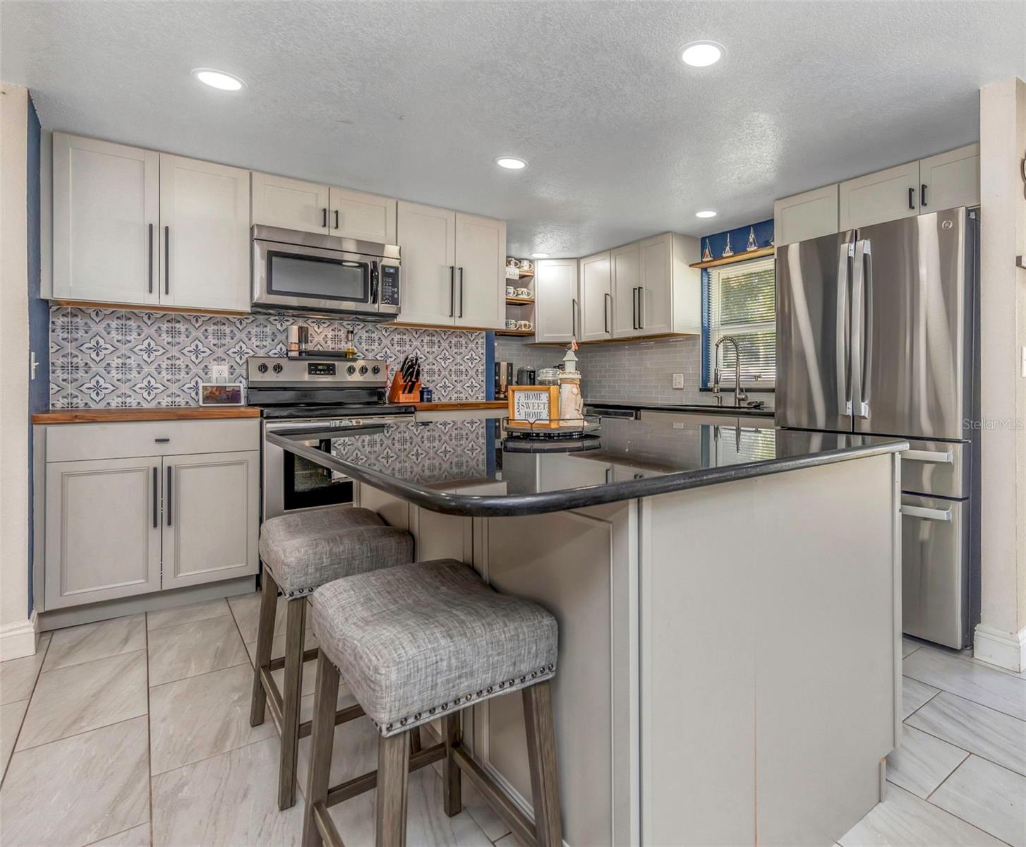 Image 4 of 48 For 1008 Greenleaf Way