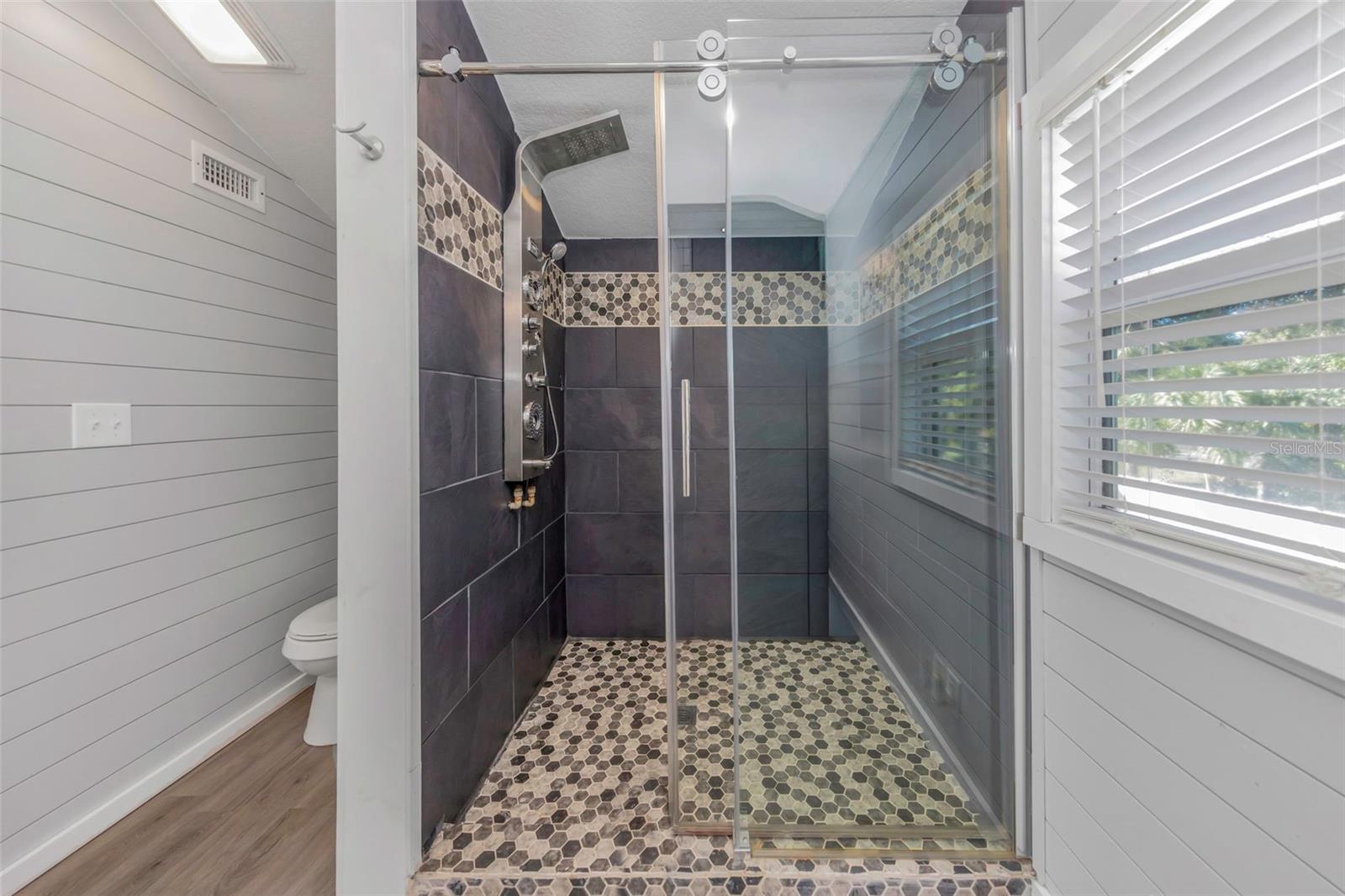 Image 8 of 48 For 1008 Greenleaf Way