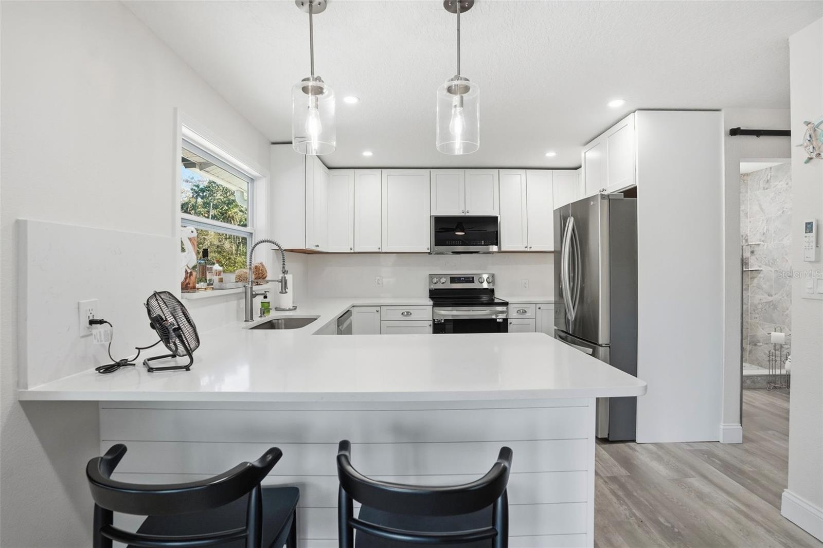 Listing photo id 9 for 7266 Tropical Drive