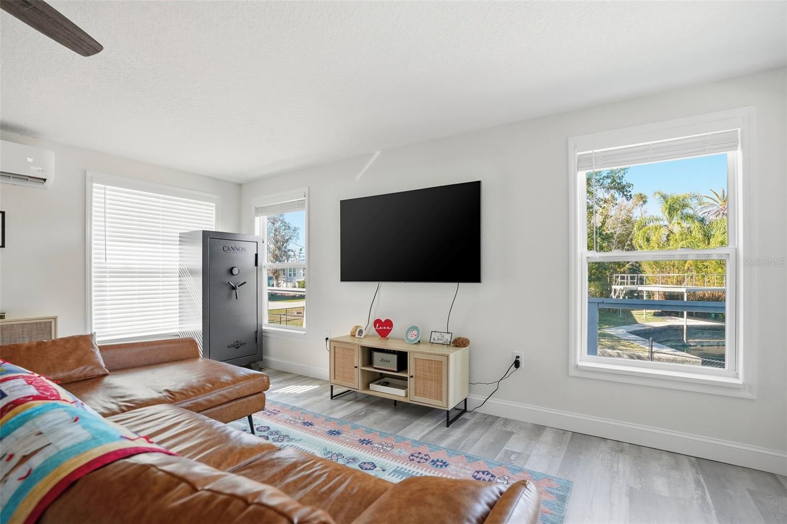 Listing photo id 11 for 7266 Tropical Drive