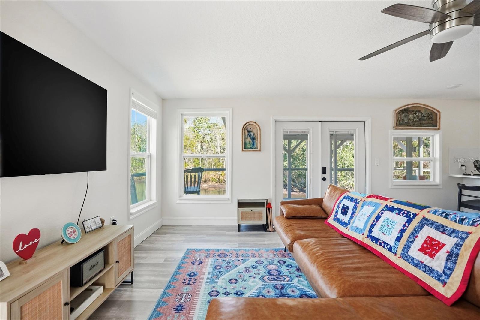 Listing photo id 13 for 7266 Tropical Drive