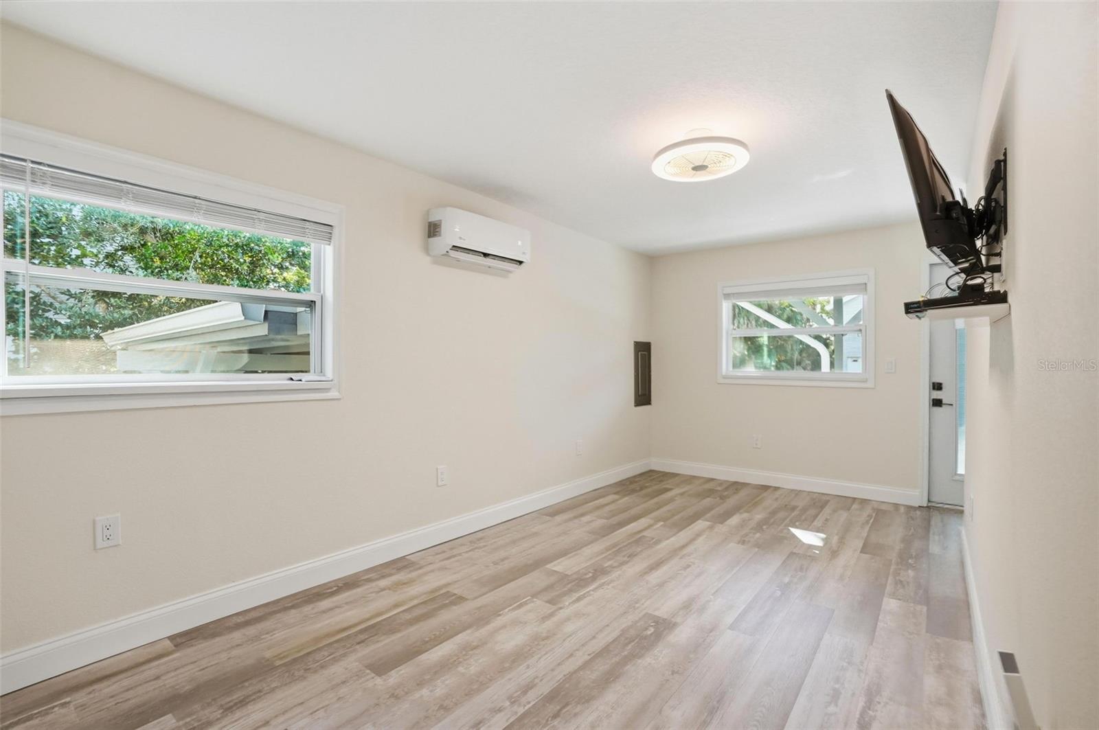 Listing photo id 19 for 7266 Tropical Drive