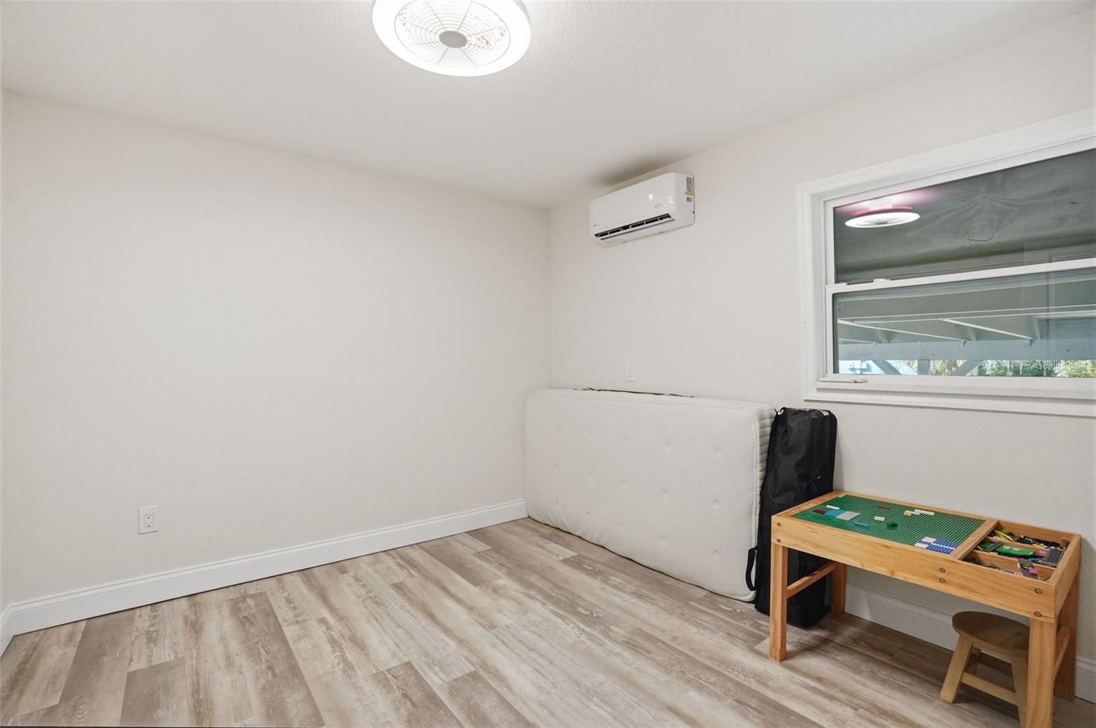 Listing photo id 21 for 7266 Tropical Drive