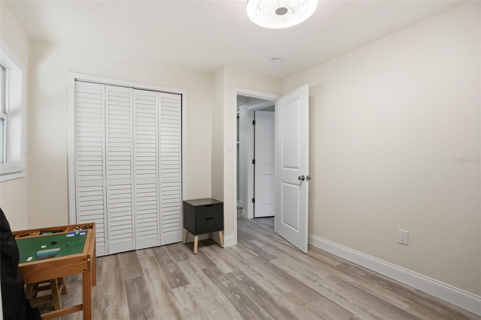 Listing photo id 22 for 7266 Tropical Drive