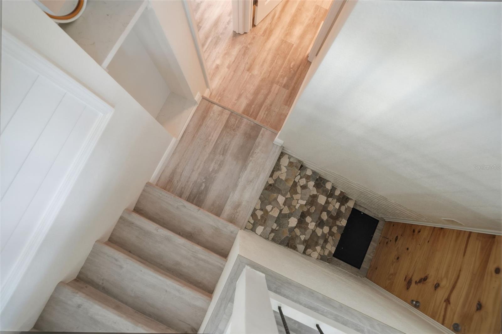 Listing photo id 23 for 7266 Tropical Drive