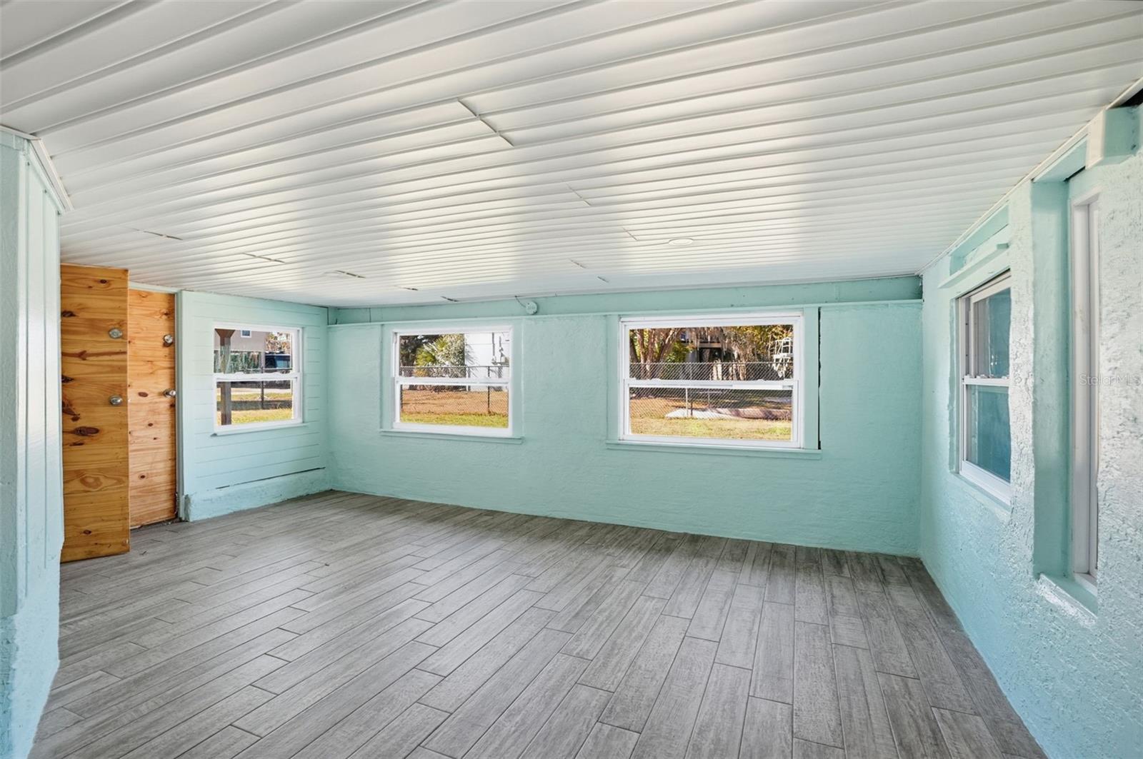 Listing photo id 25 for 7266 Tropical Drive