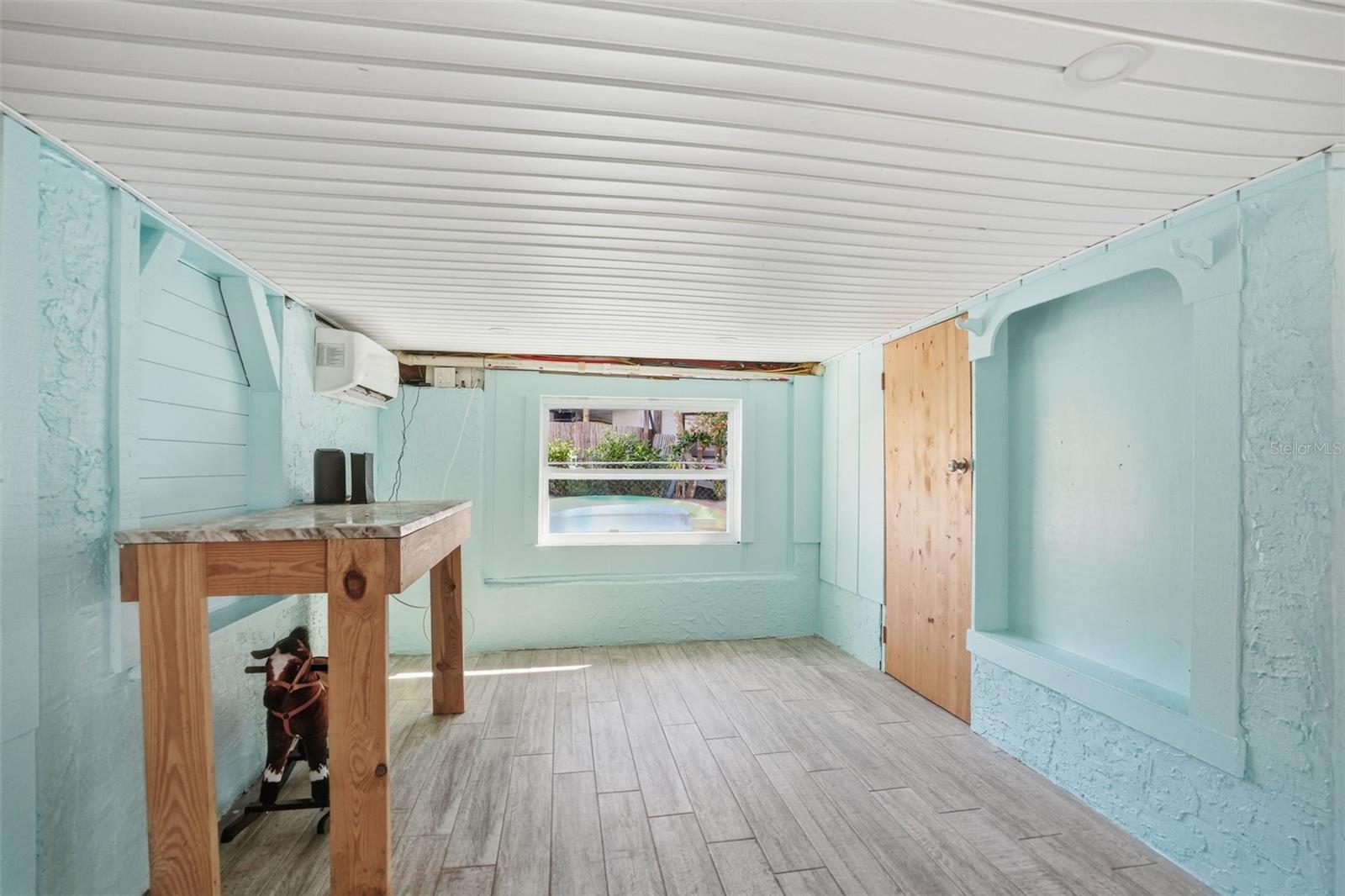 Listing photo id 26 for 7266 Tropical Drive