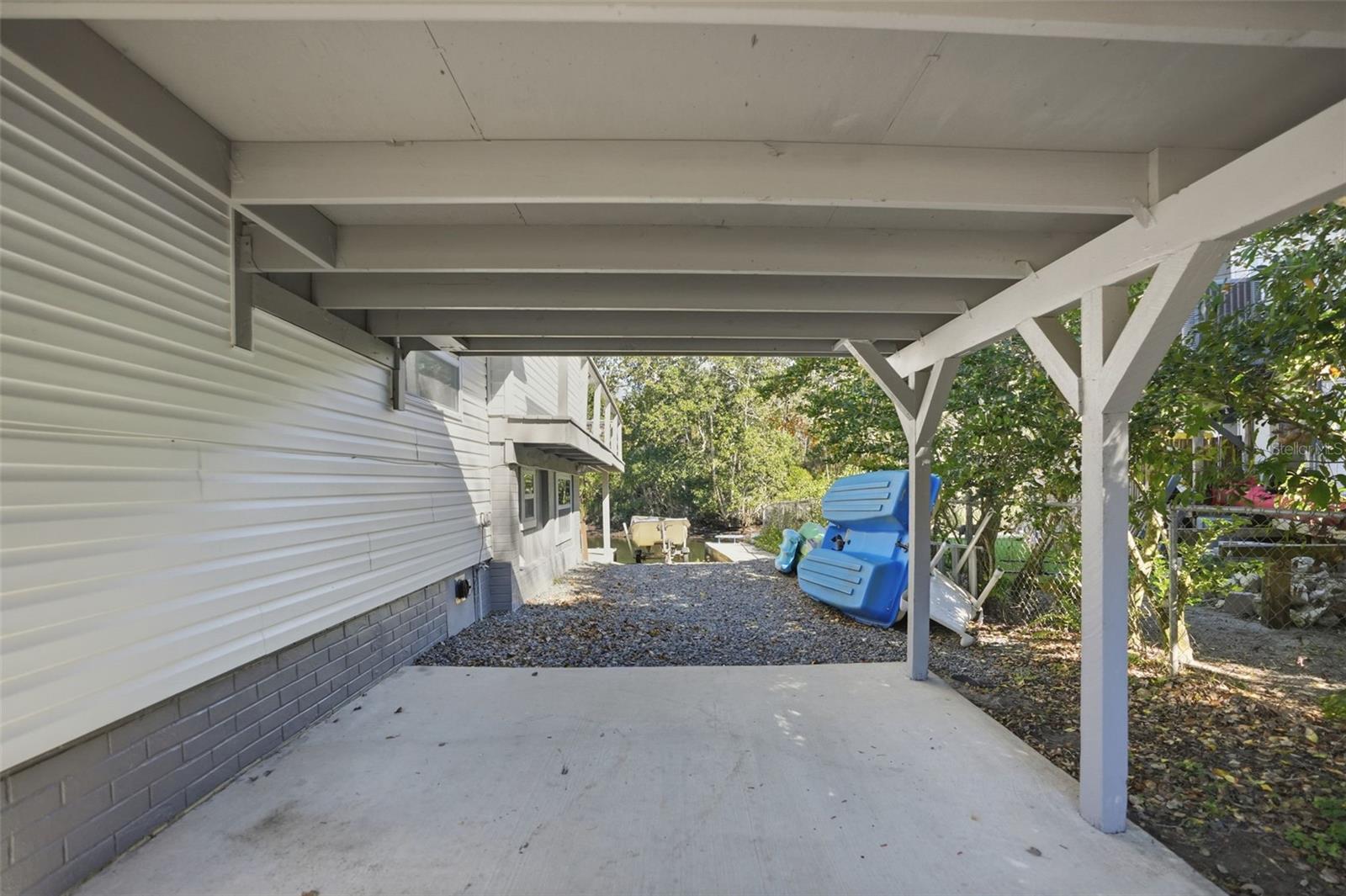 Listing photo id 30 for 7266 Tropical Drive