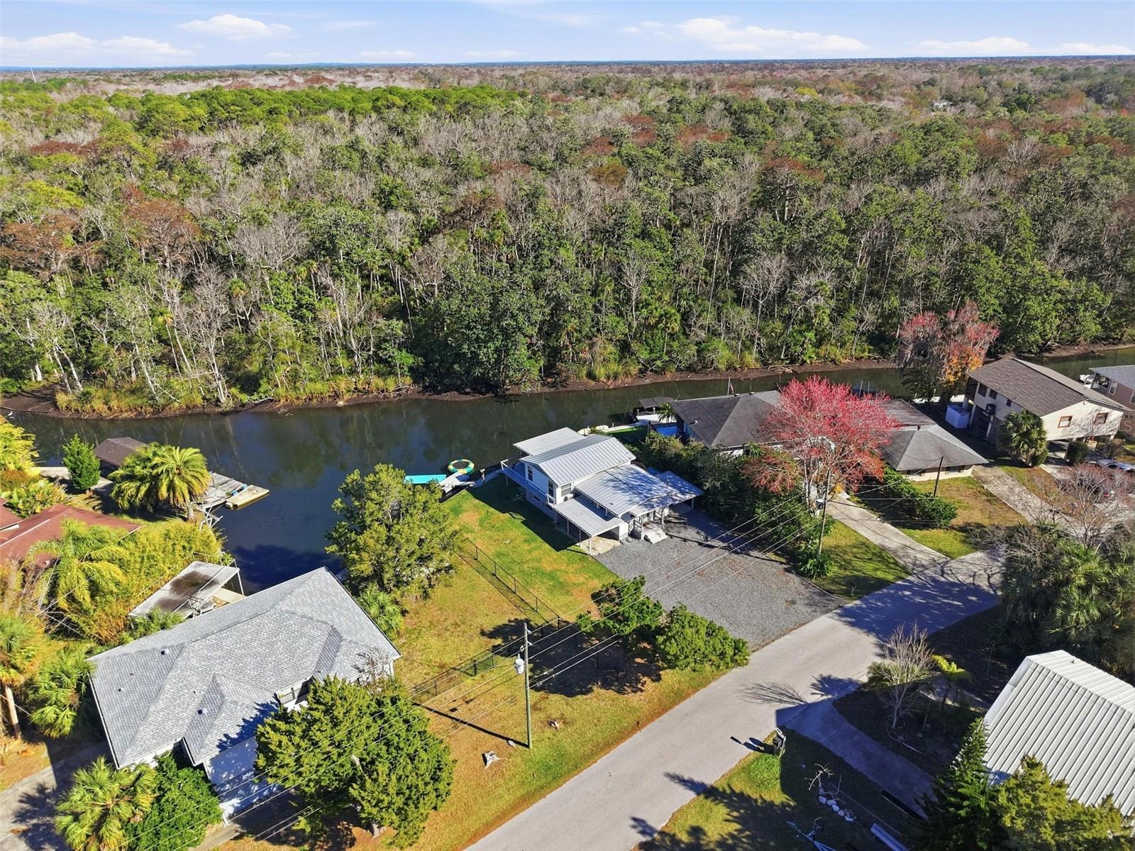 Listing photo id 2 for 7266 Tropical Drive