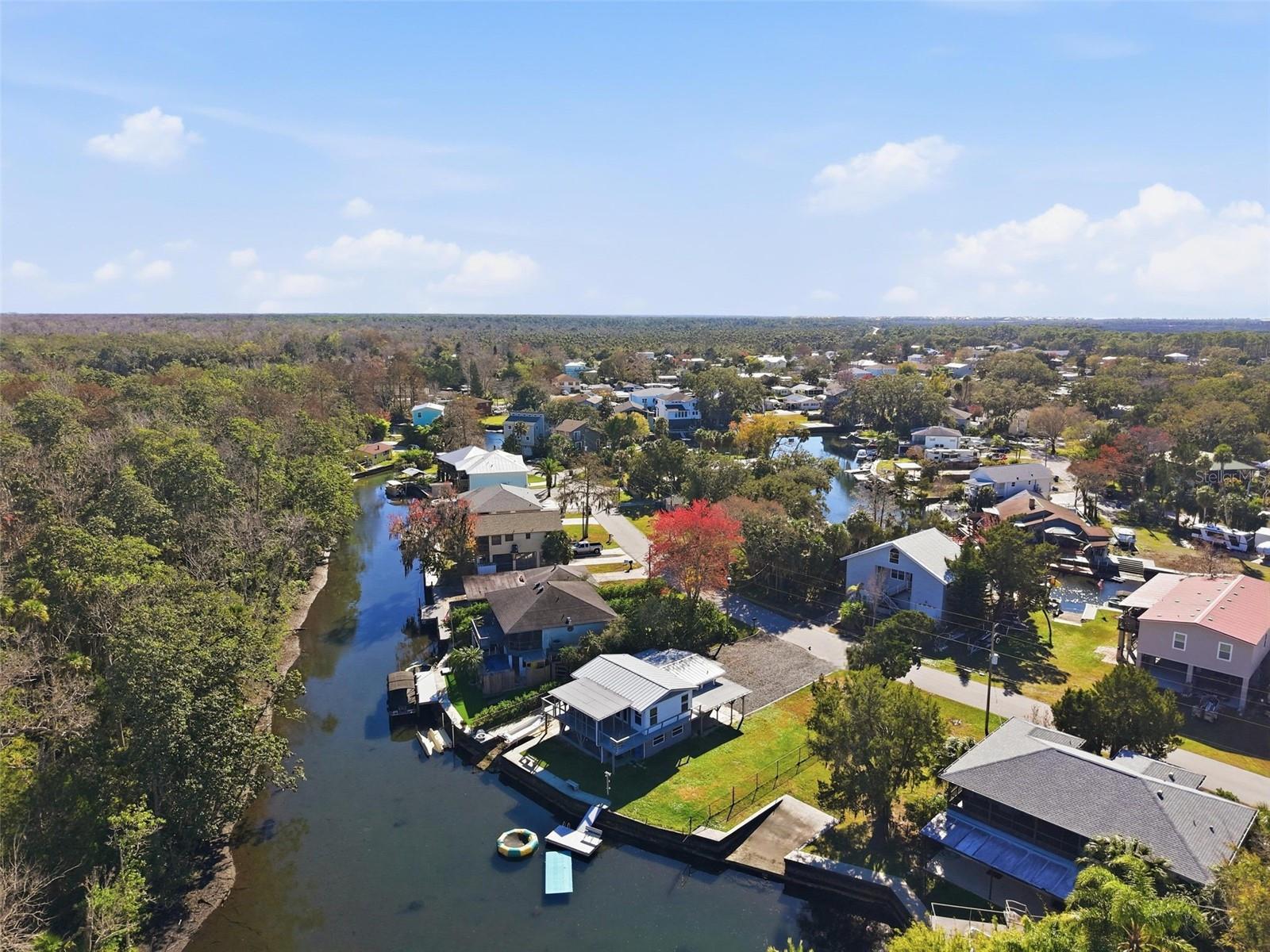 Listing photo id 3 for 7266 Tropical Drive